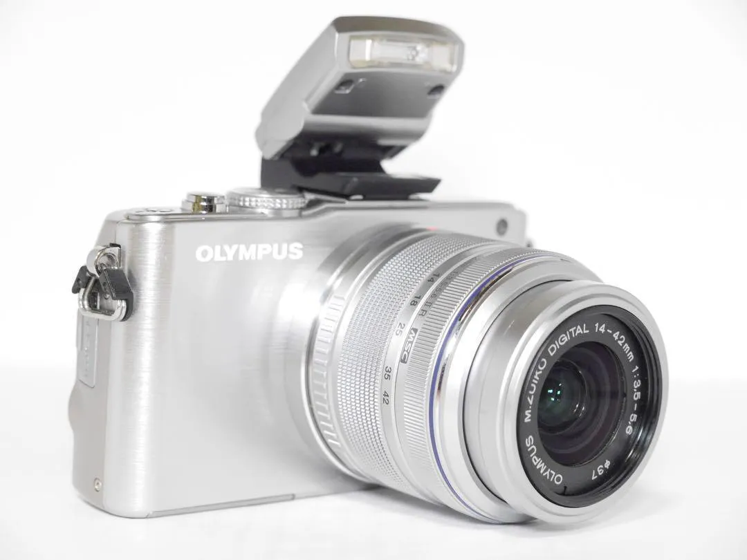 Olympus E-P3 PEN Digital Camera with 14-42mm Lens and FL-LM1 Flash - Silver